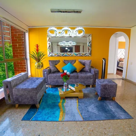 Top Floor Apt W/Balcony In El Poblado